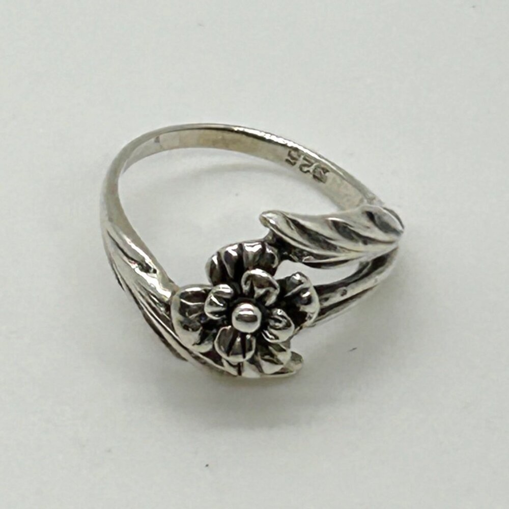Sterling Silver Flower & Leaf Ring 925 Child Size 2.5 Floral Design Jewelry - Picture 8 of 11